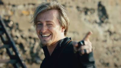 Сергей Безруков - Лента "Бендер: Начало" с Безруковым стала лучшей новинкой уикенда - vesti.ru - Россия