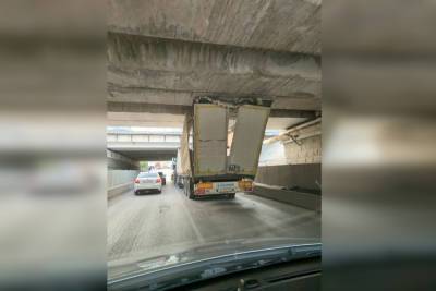 Владельцу пострадавшего под «Мостом глупости» грузовика отказали в моральной компенсации - spb.mk.ru