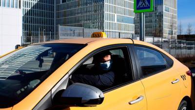 Александр Синенков - Из-за «суперливня» в Москве резко подорожало такси - gazeta.ru - Москва