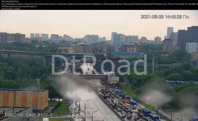 Движение транспорта перекрыли на Дмитровском шоссе из-за суперливня - vm.ru - Москва