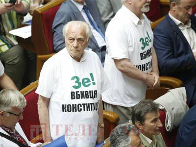 Владимир Зеленский - Соавторы Основного закона Украины Хмара и Шишкин пришли в Раду в футболках "Зе! Убийца Конституции". Фото, видео - gordonua.com - Украина - Конституция