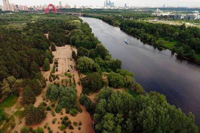 К нудистскому пляжу в Москве прибило труп трансгендера - lenta.ru - Москва - Забайкальский край