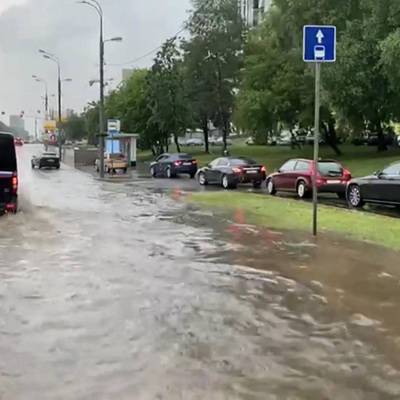 В Москве задерживаются автобусы из-за подтоплений и упавших деревьев - radiomayak.ru - Москва