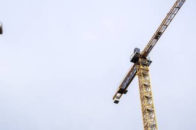 Башенный кран упал в строящемся в Подмосковье жилом комплексе - pnp.ru - Московская обл.