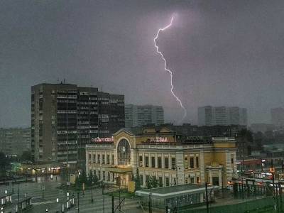 Евгений Тишковец - Василий Конов - В Москве "суперливень" затопил улицы и метро, обрушил строительный кран. Видео - gordonua.com - Москва - Россия - Украина