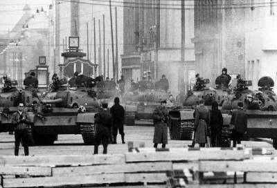 «Танковое стояние» в Берлине: как едва не началась Третья мировая - russian7.ru - США - Англия - Франция - Берлин - ГДР