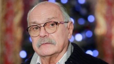 Никита Михалков - Богдан Милохин - «Деньги не пахнут»: Михалков сравнил творчество Милохина с древнеримским туалетом - 5-tv.ru - Пмэф