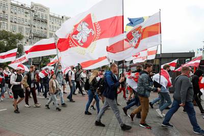 Белорусскую пенсионерку арестовали за бело-красно-белые сердечки - lenta.ru - Белоруссия