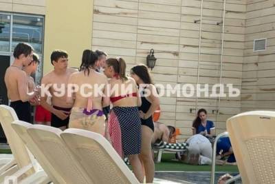 В Курске 4-летний мальчик, спасенный из бассейна на крыше ТЦ, находится в реанимации - chr.mk.ru - Курск