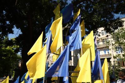 Геннадий Труханов - Тарас Шевченко - День Конституции в Одессе: Труханов с розами и пронзительное видео - odessa-life.od.ua - Украина - Одесса - Конституция