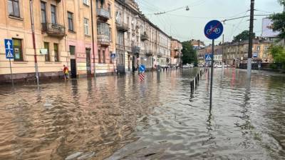 "Можно нырять": Как в Сети высмеивают последствия непогоды на Западной Украине (фото) - vchaspik.ua - Украина - Львов