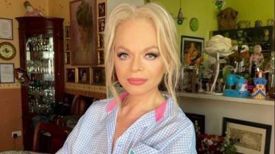 Лариса Долина - «Желтоглазая красавица»: в честь кого 65-летняя Долина сделала тату на руке? - 5-tv.ru