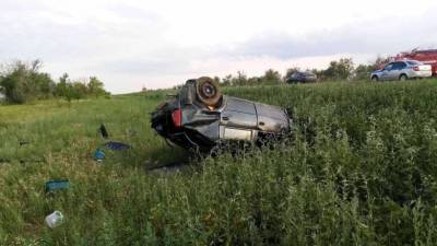 При опрокидывании Renault под Саратовом погиб 29-летний пассажир иномарки - runews24.ru - Саратовская обл. - Саратов - район Дергачевский