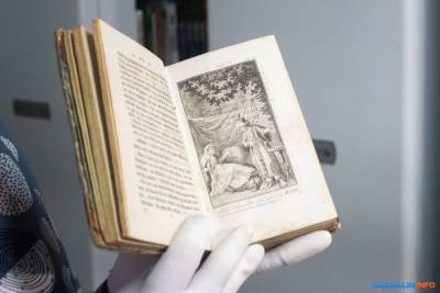 Сахалинские библиотекари показали, как они сохраняют старые книги - sakhalin.info