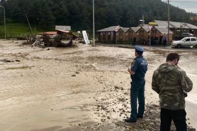 В Карачаево-Черкесии подтоплены дома и размыты дороги после ливня - etokavkaz.ru - Россия - респ. Карачаево-Черкесия - Карачаевск