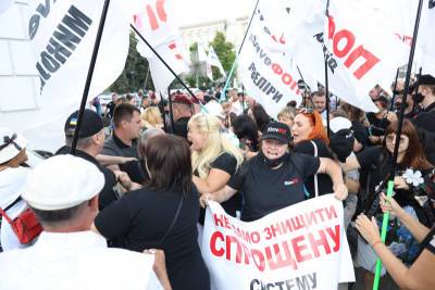 В центре Киева ФОПовцы подрались с копами - narodna-pravda.ua - Украина - Киев