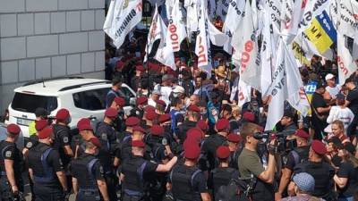 В Киеве произошли столкновения протестующих предпринимателей с полицией - eadaily.com - Киев