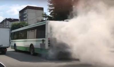 В Тюмени дым от автобуса заполонил улицу на 50 лет Октября - nashgorod.ru - Тюмень