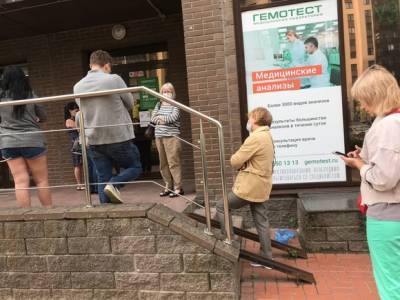 «Два часа в очереди»: «Росбалт» выяснил, кто в Петербурге спешит сдать тест на антитела к СOVID-19 (фото) - rosbalt.ru - Ленинградская обл. - Петербурга - Мурино