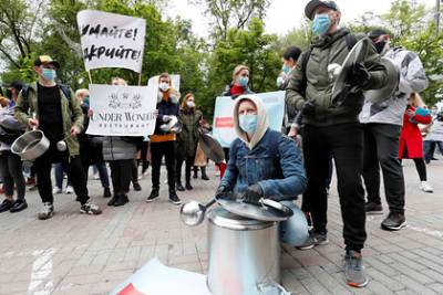 Полиция применила слезоточивый газ против протестующих в Киеве предпринимателей - lenta.ru - Украина - Киев