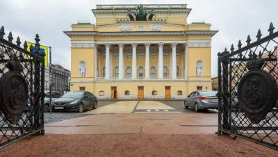 Константин Сухенко - Пандемия не помешала провести в Петербурге 57 театральных премьер - dp.ru - Санкт-Петербург