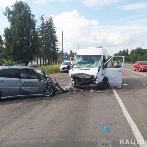 В результате ДТП в Черниговской области пострадали девять человек. Фото - reporter-ua.com - Украина - Киев - Черниговская обл.