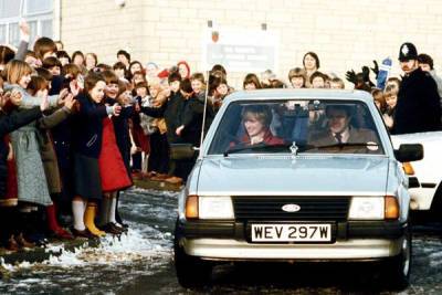 принц Уильям - принц Чарльз - принцесса Диана - Ford - Автомобиль принцессы Дианы ушёл с молотка за 73 тысячи долларов - govoritmoskva.ru - Эссекс