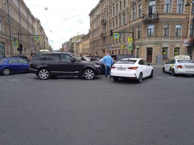 В центре Петербурга случилось тройное ДТП - neva.today - Санкт-Петербург