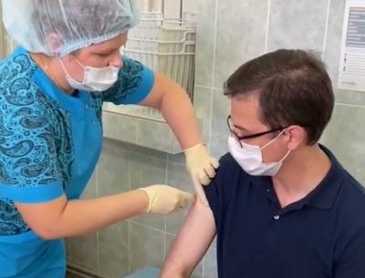 Юрий Шалабаев - Мэр Нижнего Новгорода Юрий Шалабаев сделал прививку от коронавируса - vgoroden.ru - Нижегородская обл. - Нижний Новгород