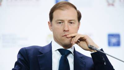 Денис Мантуров - Глава Минпромторга заявил об отсутствии рисков нехватки лекарств от COVID-19 - gazeta.ru - Россия