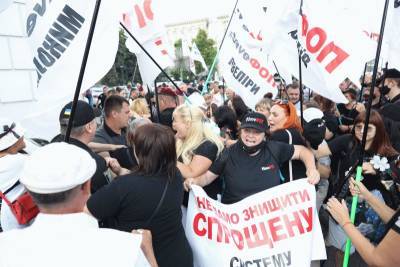 В Киеве произошли столкновения между предпринимателями и полициейГлавные новости и события Украины и мира от редакции газеты и сайта РЕАЛ. - real-vin.com - Украина - Киев