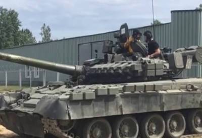 Военные прокатили на танке мальчика с редким заболеванием из Ленобласти - online47.ru - Ленинградская обл.