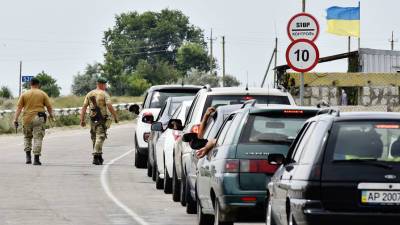 В Раде отменили штрафы для жителей Донбасса, въезжающих через Россию - gazeta.ru - Россия - Украина - Киев - Донбасс