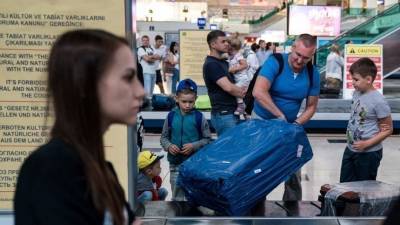 В Россию вернулись туристы, которым почти сутки пришлось ждать рейса из Турции - 5-tv.ru - Москва - Россия - Турция - Стамбул