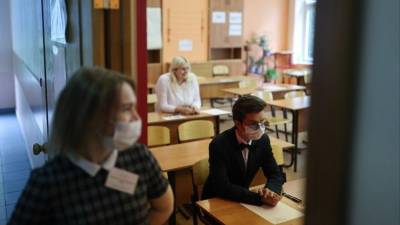 Выпускники сдают Единый государственный экзамен по русскому языку - 5-tv.ru