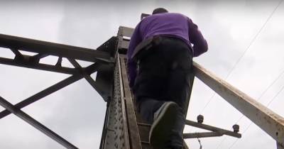 Хотел сделать селфи: парень получил тяжелые ожоги на мосту в Ивано-Франковске (видео) - focus.ua - Ивано-Франковск
