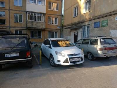 В Златоусте неизвестные устроили парковку, перегородив пожарный проезд к детскому саду - znak.com