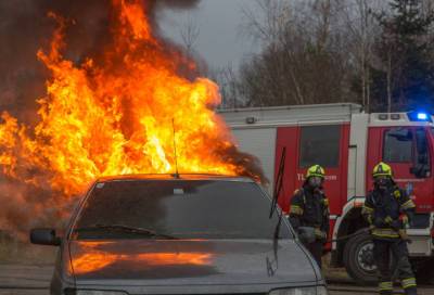 Горящий транспорт пришлось тушить спасателям в Выборгском районе - online47.ru - Ленинградская обл. - р-н Выборгский