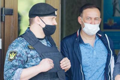 «Пять лет прошло, я не помню»: как главный свидетель обвинения Ринат Аминов отвечал на вопросы адвокатов Кляйна - tv2.today