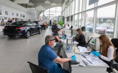 Денис Мантуров - Льготные автокредиты заморозили до августа - zr.ru
