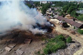 Два с половиной часа тушили огонь на вологодской пилораме - vologda-poisk.ru - Вологодская обл. - Вологда