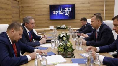 Вадим Шумков - Николай Шульгинов - Губернатор Шумков на форуме ПМЭФ встретился с министром энергетики Шульгиновым и министром финансов Силуановым - newdaynews.ru - Курганская обл. - Югра - окр. Янао