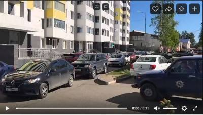 Сыктывкарские водители устроили "автобан" во дворе жилого дома - komiinform.ru - Сыктывкар