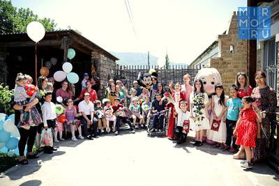 Алим Темирбулатов - Благотворительный праздник для особенных детей состоялся в Кайтагском районе - mirmol.ru