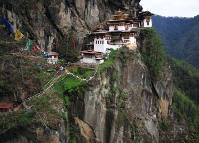 Горы, пряничные домики и министерство счастья: что посмотреть туристу в Бутане - province.ru - Бутан