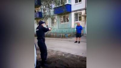 Иркутянин, напавший с ножами на полицейских, получил пулю в ногу - vesti.ru - Иркутская обл. - Иркутск
