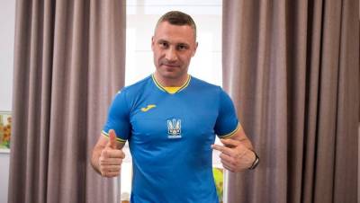 Виталий Кличко - Андрей Шевченко - Александр Зинченко - Эмиль Форсберг - Виталий Кличко поздравил сборную Украины с выходом в 1/4 финала Евро - gazeta.ru - Украина - Швеция - Киев