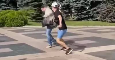 Депутата от ОПЗЖ "окропили" мочой в центре Харькове (ВИДЕО) - dsnews.ua - Украина - Харьков - Нападение