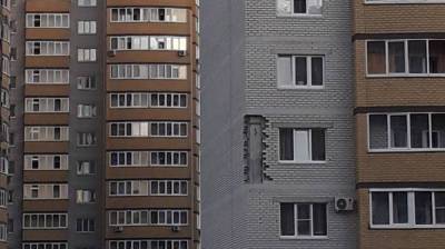Воронежцы сообщили об обрушении кирпичей со стены многоэтажки - vestivrn.ru - Воронеж