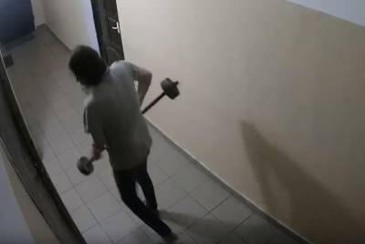 Полиция начала проверку из-за неадекватного соседа в тверской многоэтажке - tver.mk.ru - Тверь